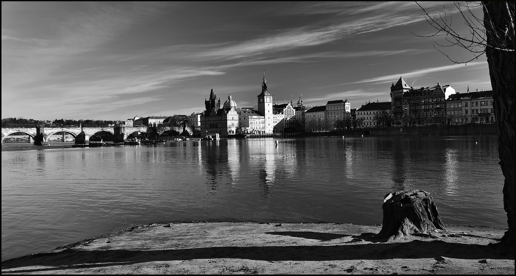 фото "На оконечности острова" метки: черно-белые, архитектура, Prag Prague Praha