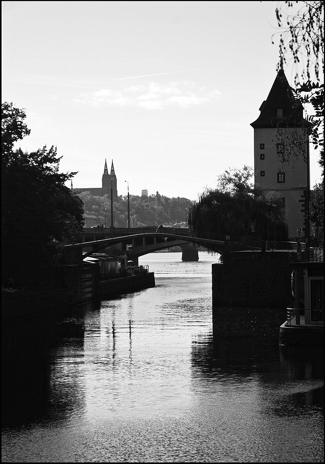фото "Башни и река" метки: черно-белые, архитектура, Prag Prague Praha