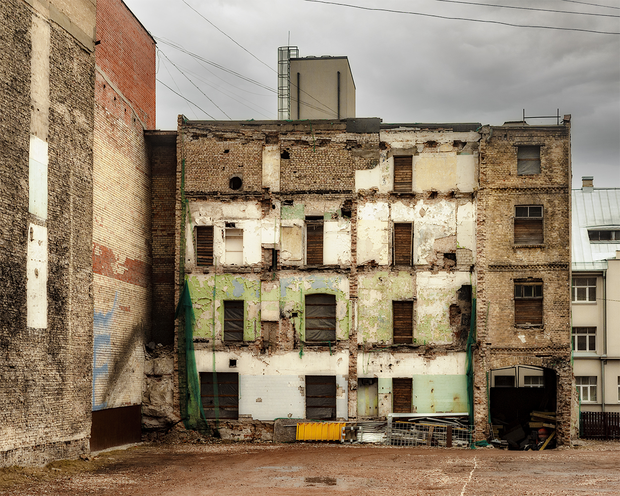 фото "На задворках 2" метки: архитектура, 