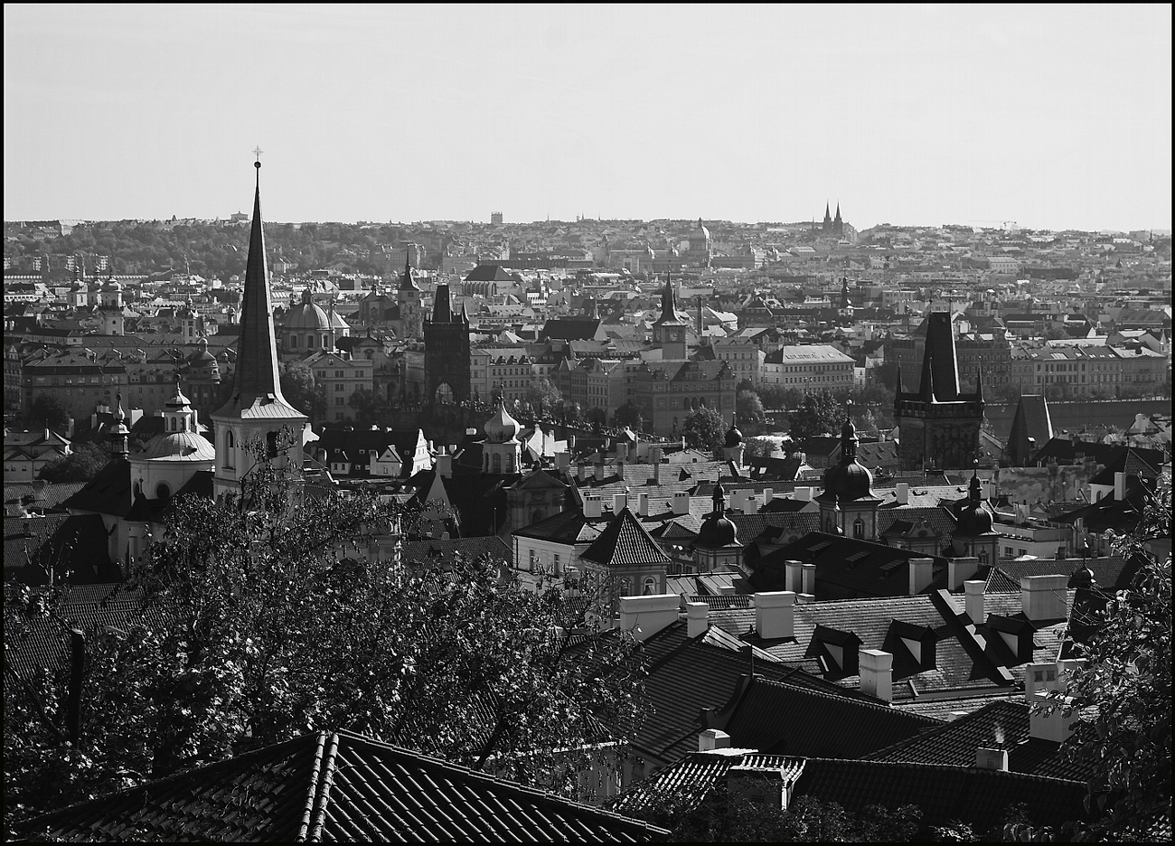фото "Вид на Прагу-8" метки: черно-белые, архитектура, Prag Prague Praha