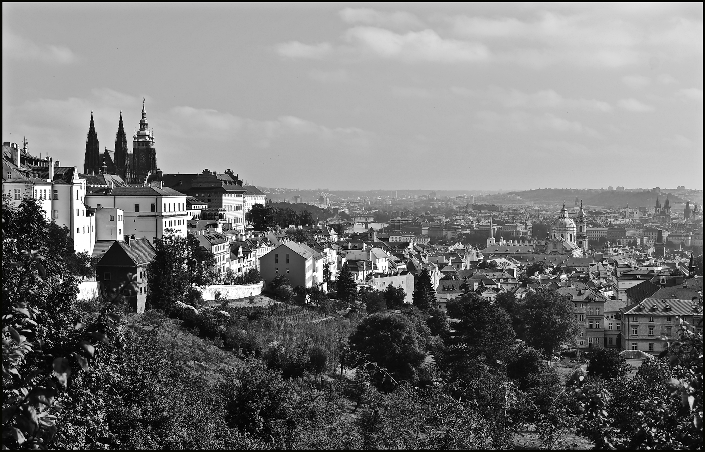 photo "Вид на Прагу-9" tags: black&white, architecture, Prag Prague Praha
