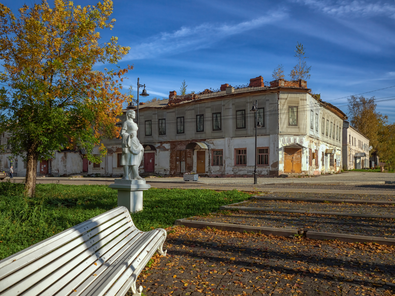 фото "О даме в шляпке в золотой осени..." метки: стрит-фото, архитектура, город, 