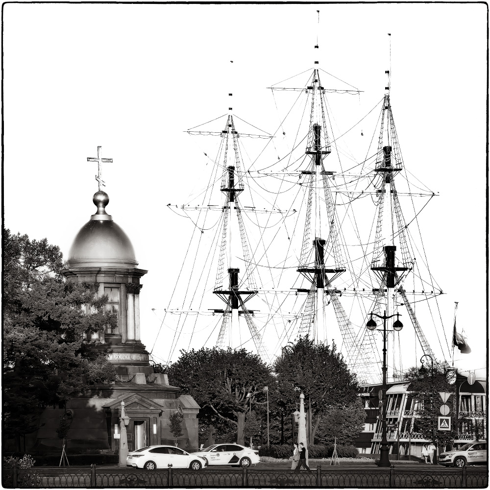 photo "***" tags: black&white, city, 