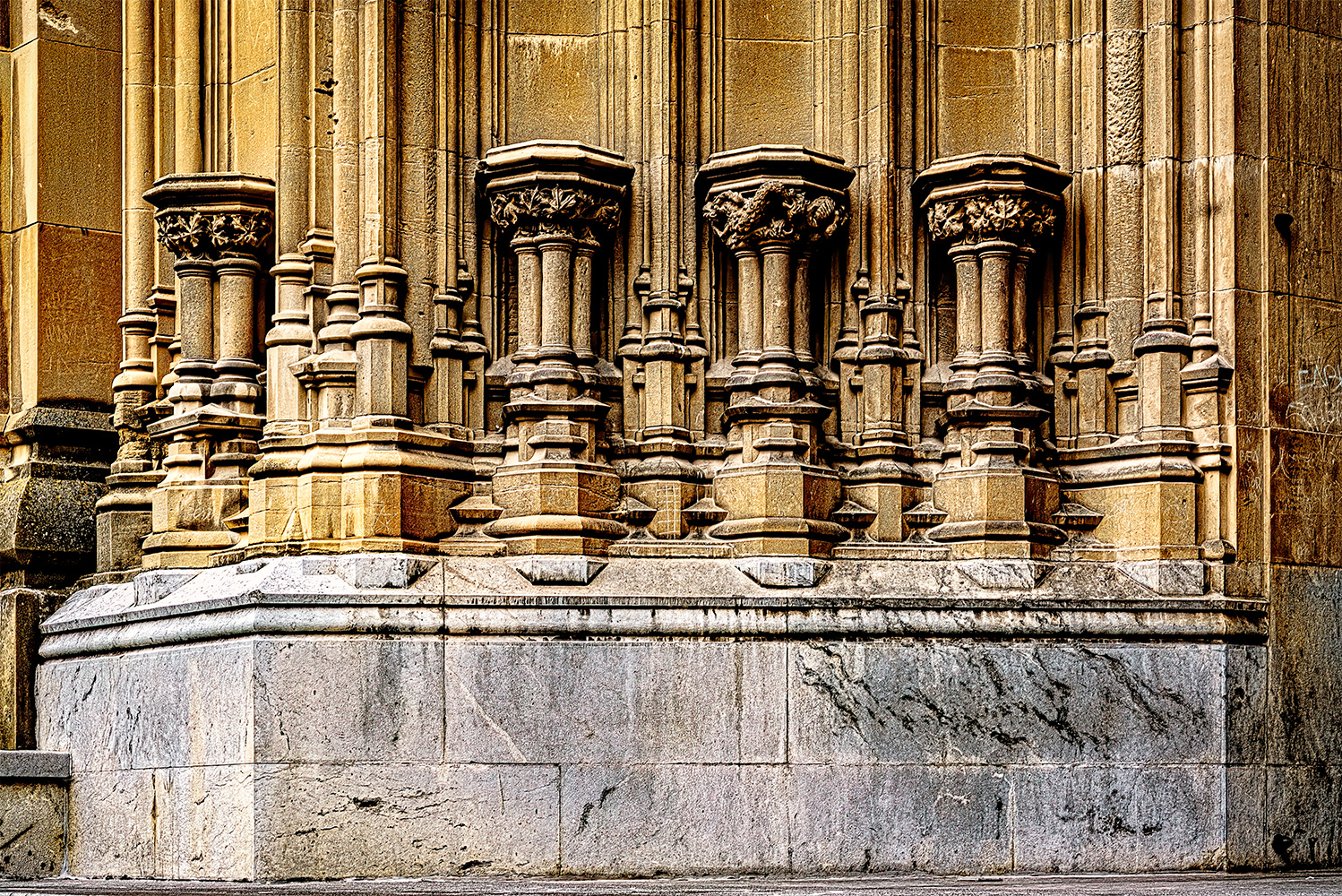 photo "Architectoral Details" tags: architecture, fragment, 