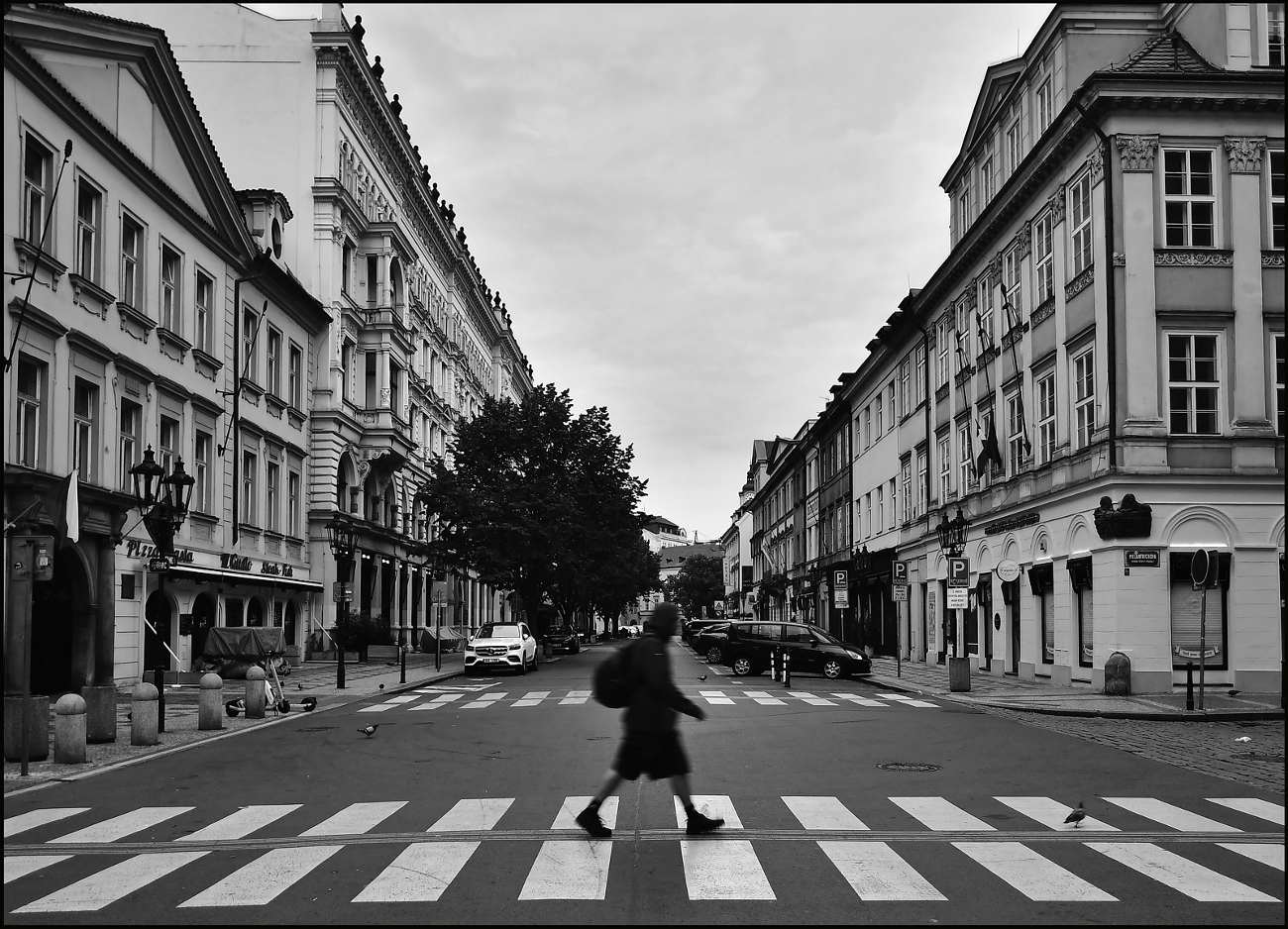 фото "Улица и переходы" метки: черно-белые, архитектура, Prag Prague Praha