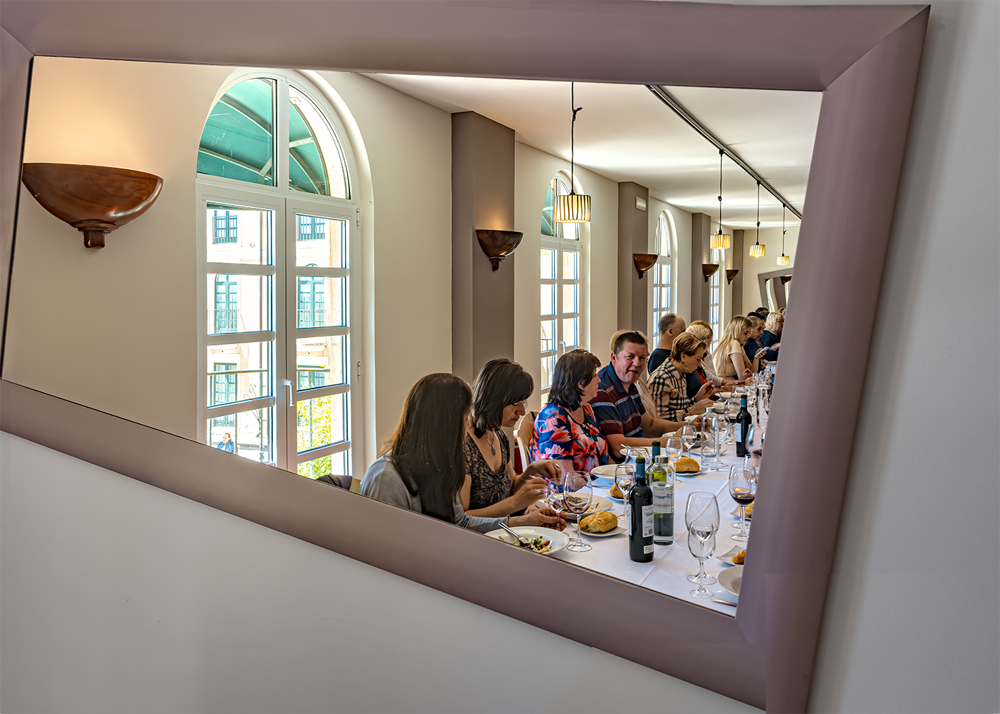 photo "Tourists at Lunch" tags: genre, 