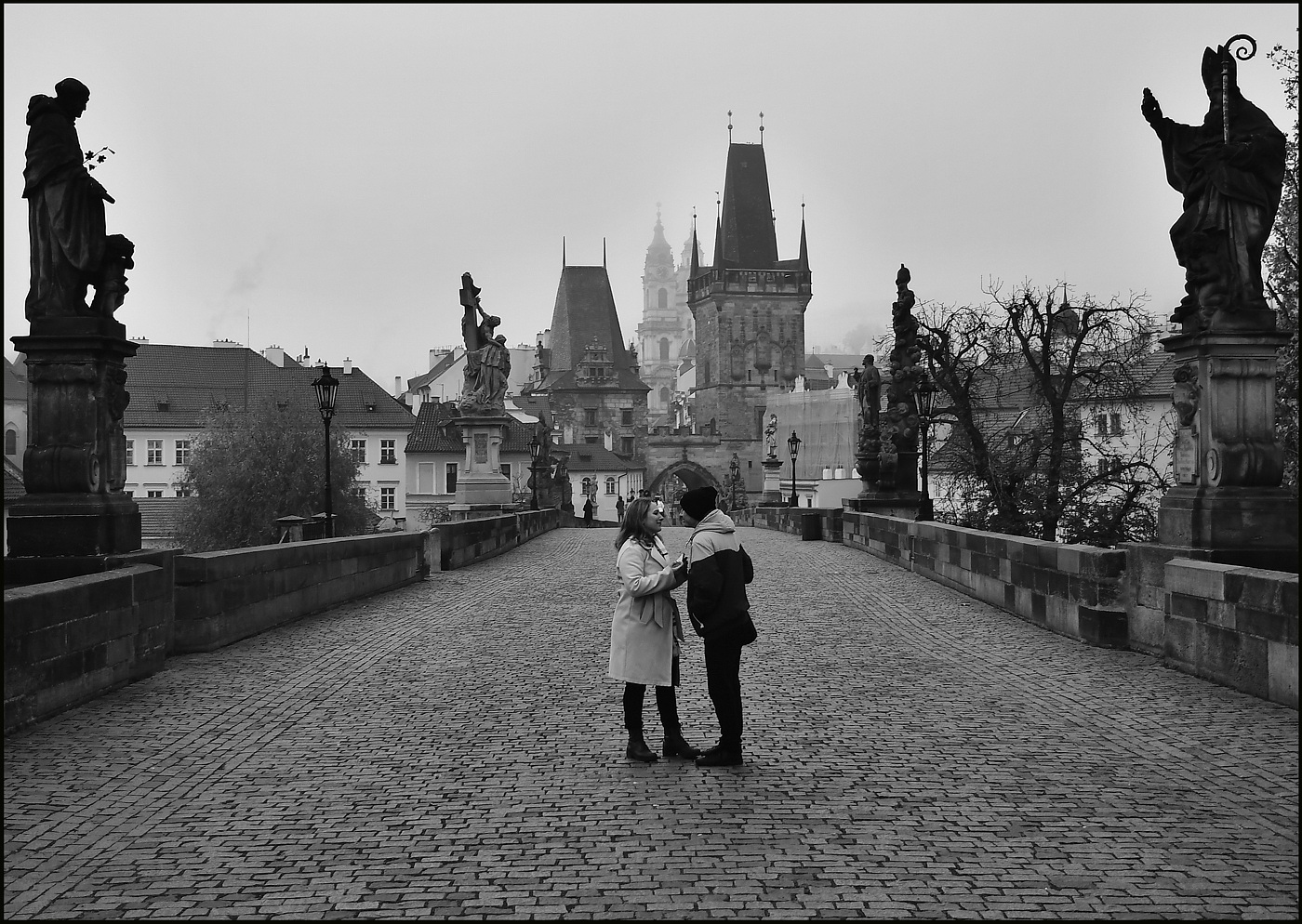 фото "Пара на мосту-2" метки: черно-белые, архитектура, Prag Prague Praha