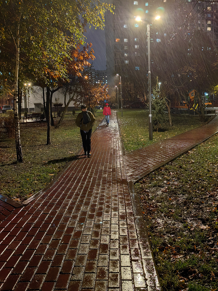 photo "***" tags: street, city, фото с телефона