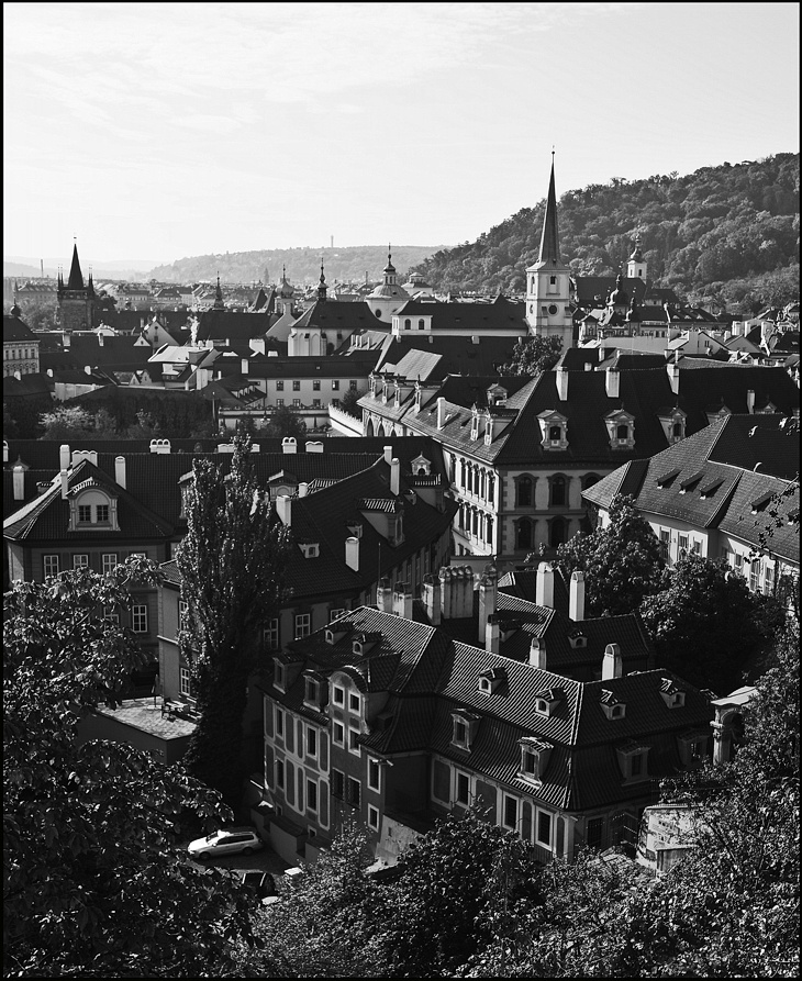 photo "Малостранские башни и крыши" tags: black&white, architecture, Prag Prague Praha