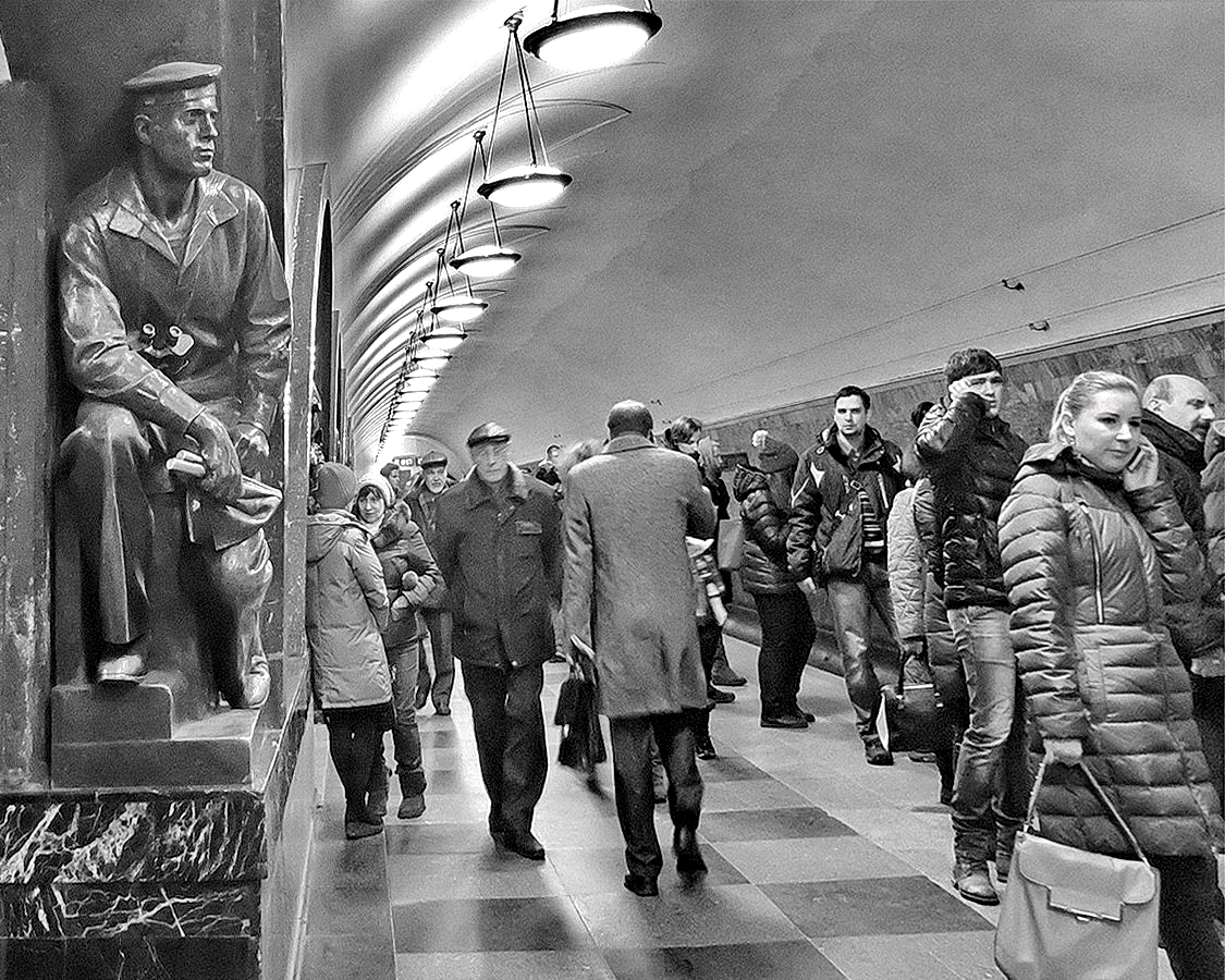 photo "***" tags: street, people, subway