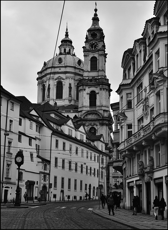 photo "Башни и дома-2" tags: black&white, architecture, Prag Prague Praha