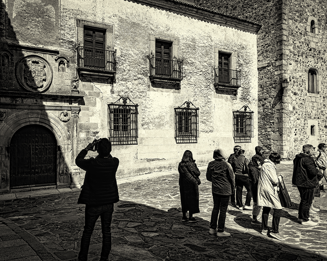photo "Tourists in the old town" tags: genre, 