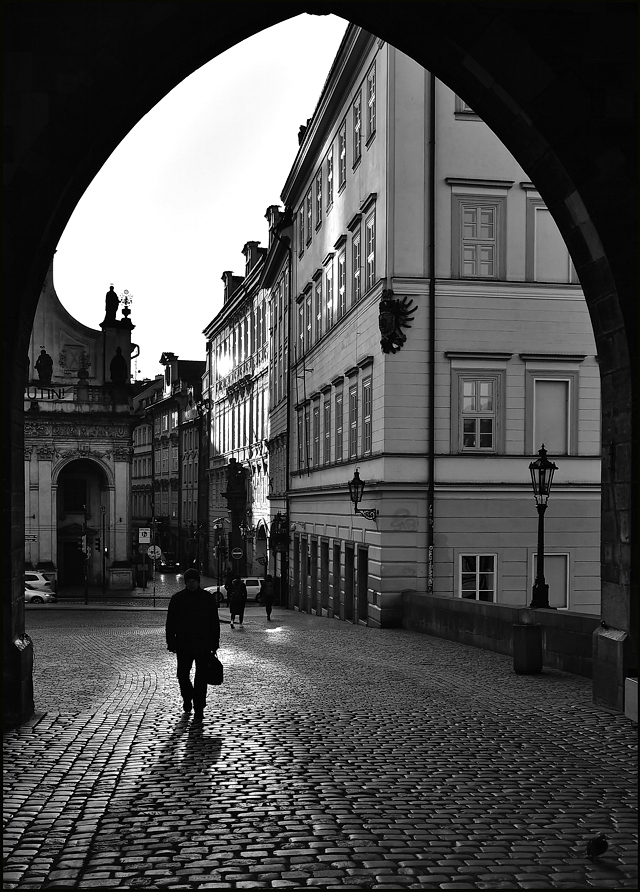 фото "Вороta" метки: черно-белые, архитектура, Prag Prague Praha
