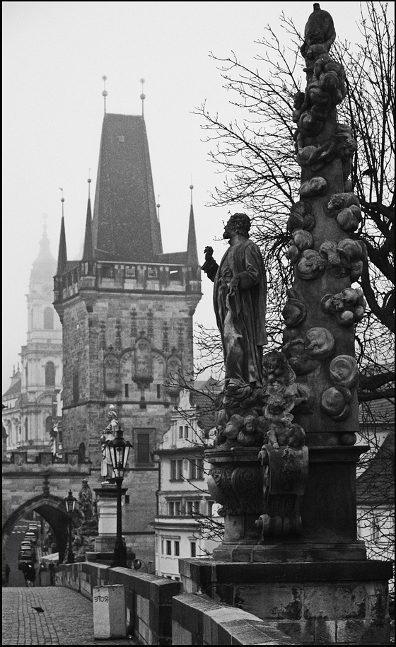 фото "Башни и статуи" метки: черно-белые, архитектура, Prag Prague Praha
