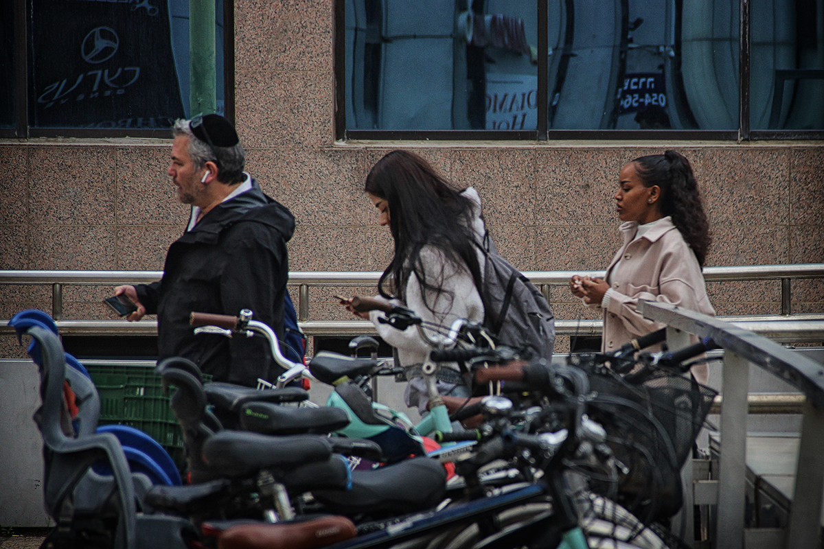 photo "***" tags: travel, street, technics, 