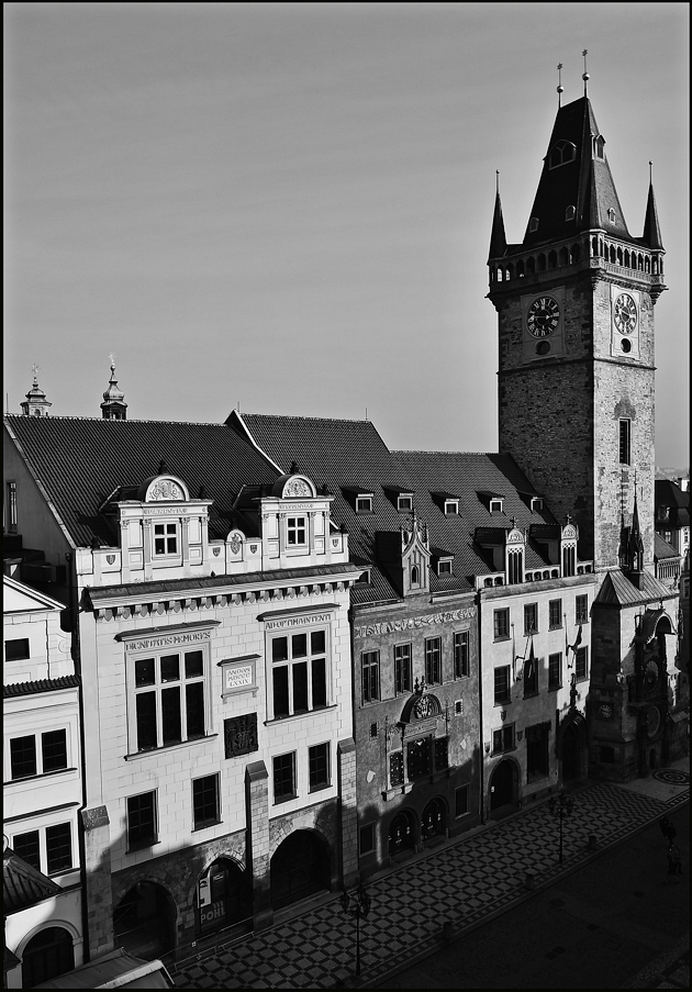 фото "Утренняя Староместская ратуша" метки: черно-белые, архитектура, Prag Prague Praha