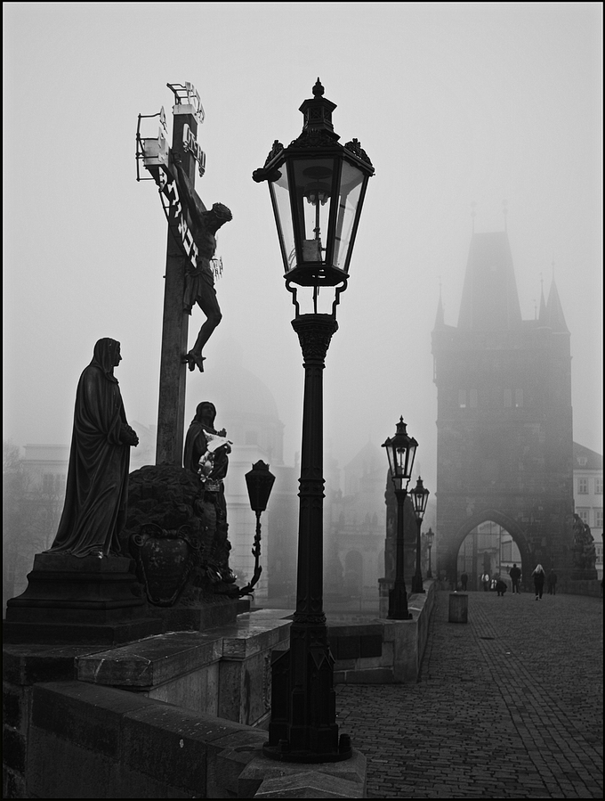 фото "Туманное утро на мосту" метки: черно-белые, архитектура, Prag Prague Praha