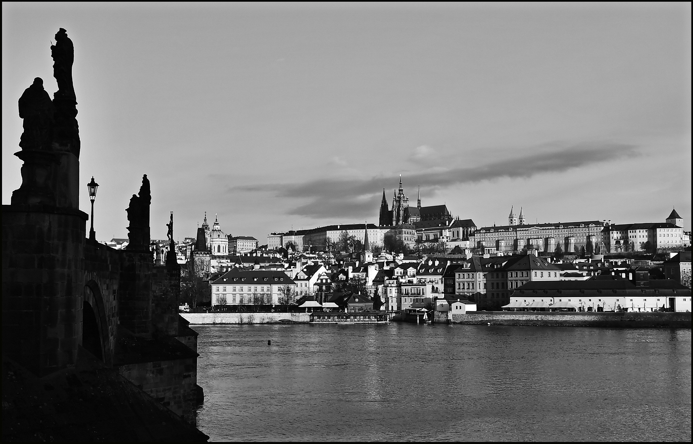 photo "Вид на Градчаны" tags: black&white, architecture, Prag Prague Praha