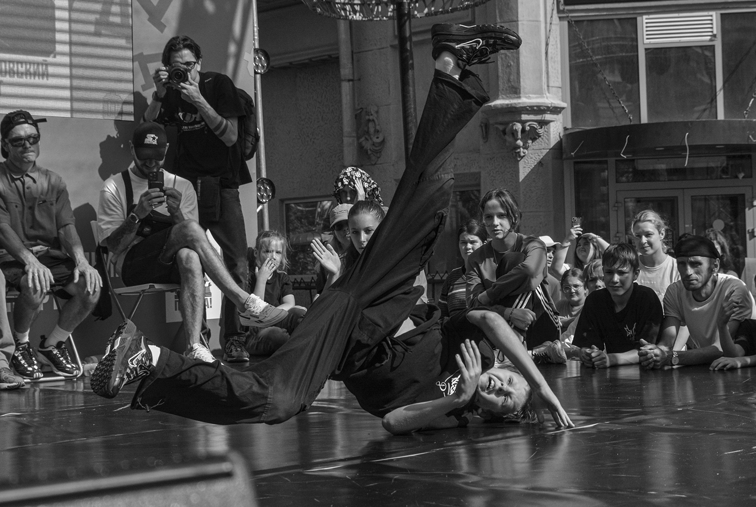 фото "Пируэты брейкданса." метки: жанр, 
