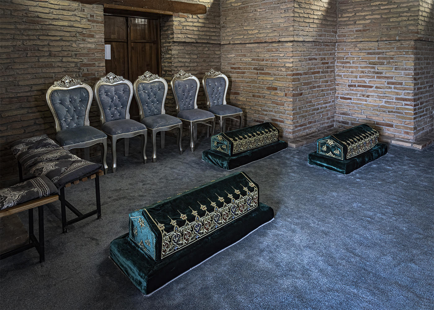 photo "Tombs" tags: interior, 