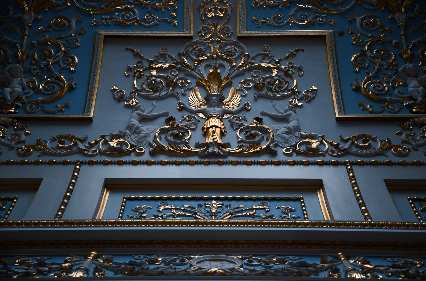 photo "красота" tags: interior, architecture, misc., Эрмитаж, ангел, ангелы, золото, музей, потолок