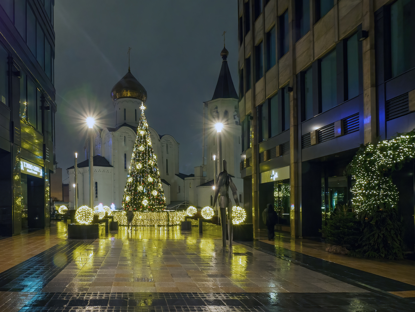 photo "***" tags: street, city, 