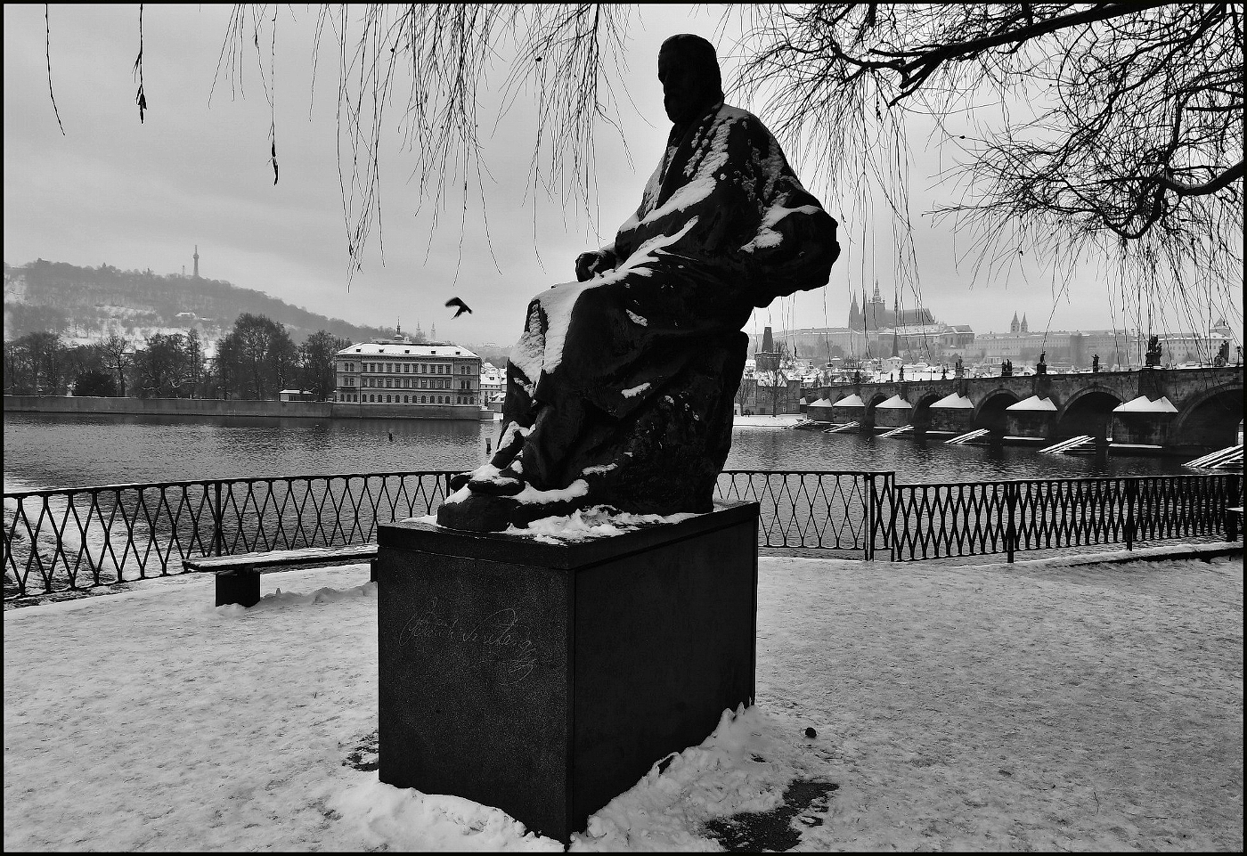 photo "Зимняя атмосфера-4" tags: black&white, architecture, Prag Prague Praha